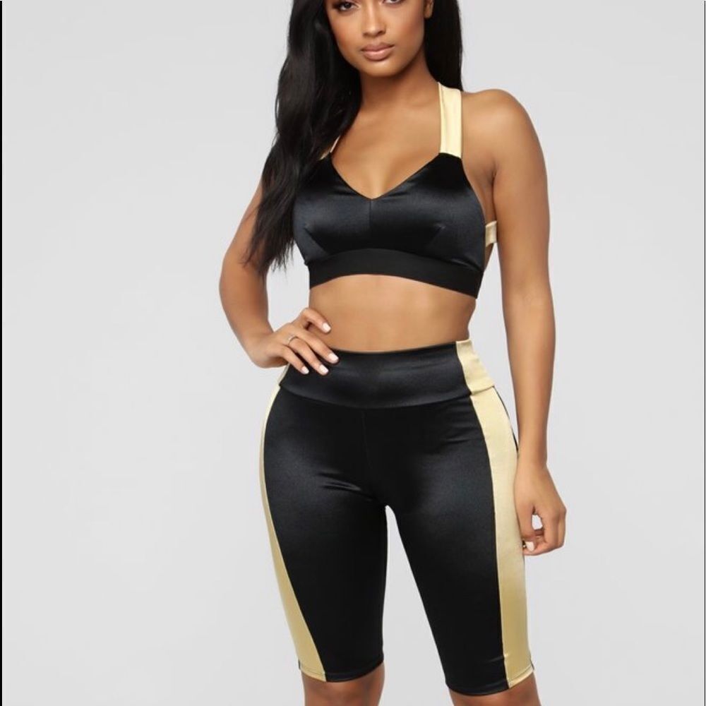 Black and gold lounge set